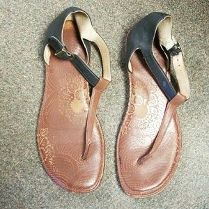 BOGS Memphis Thong size 10